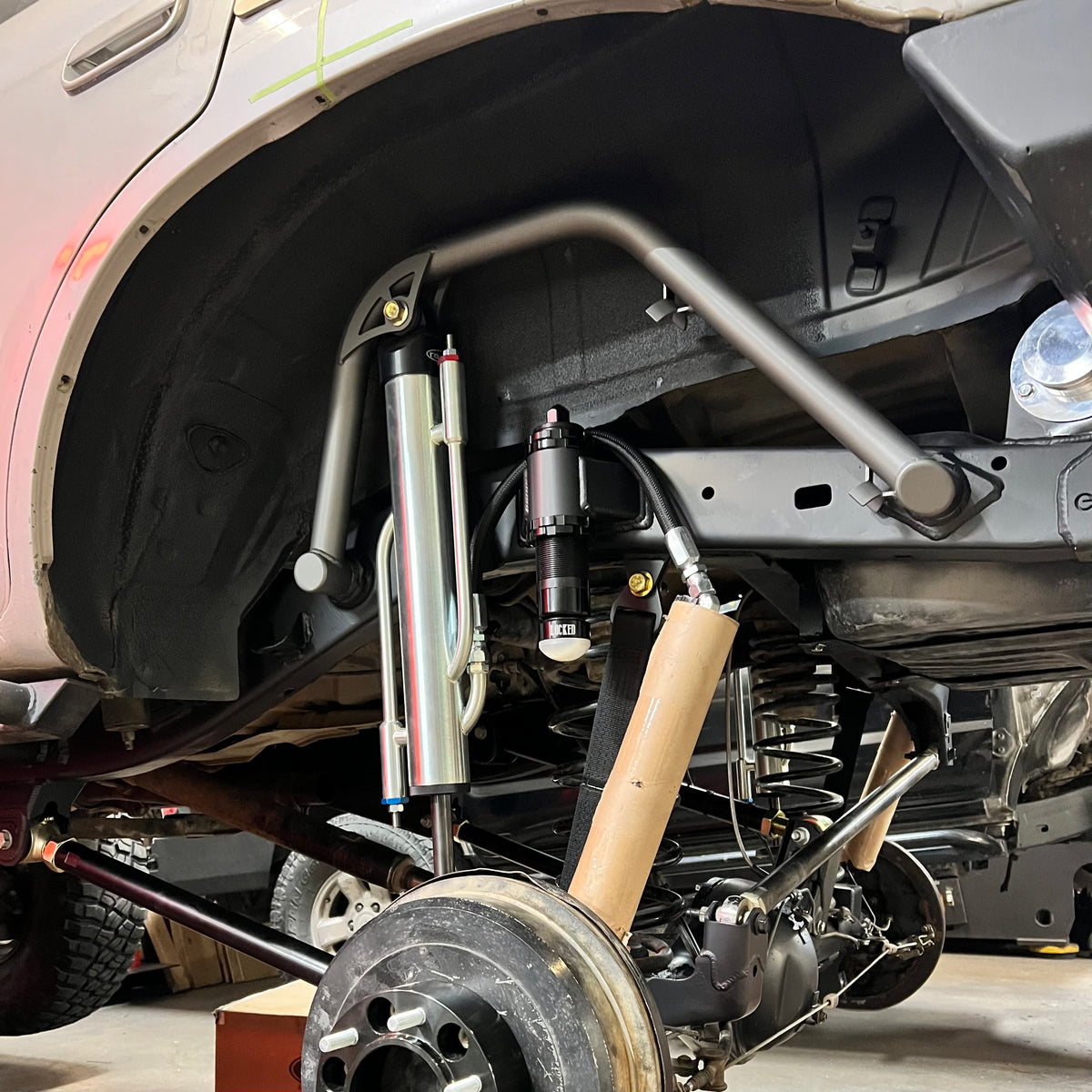 Extended Outboard Shock Relocation (OSR+) OPT OFF ROAD