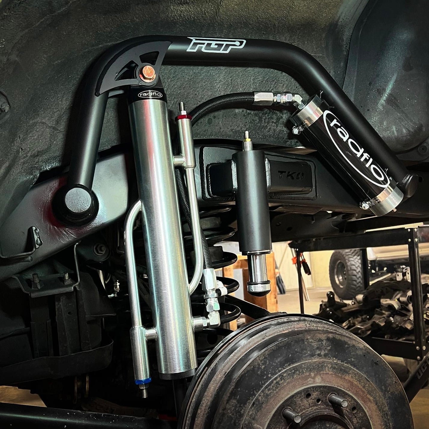 Outboard Shock Relocation (OSR) OPT OFF ROAD